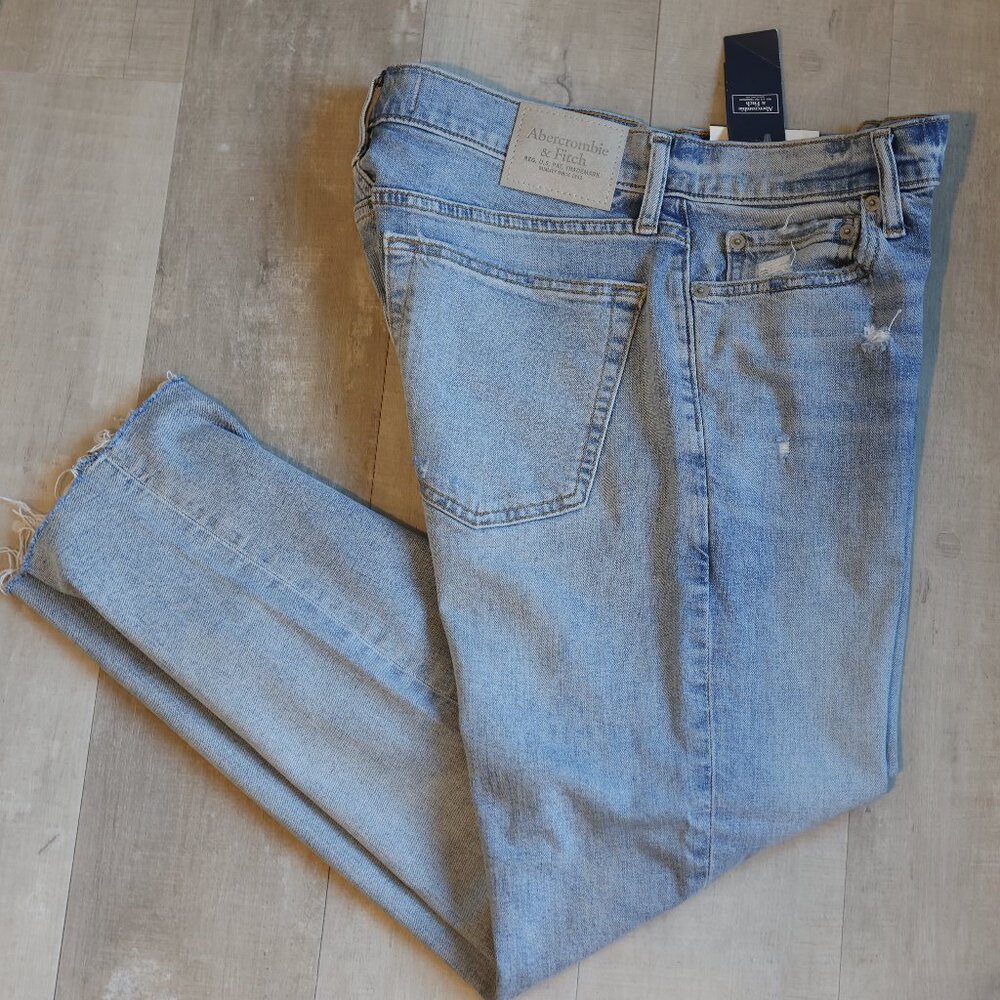 Men's Abercrombie & Fitch Skinny Crop Distressed Jean Medium Blue Size 32x32 NWT
